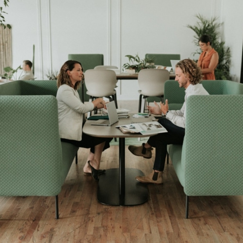 Pip Collaborative Table - 0