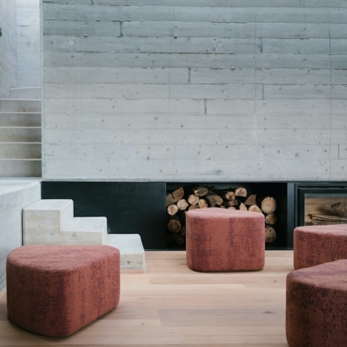 Aia Pouf - 0