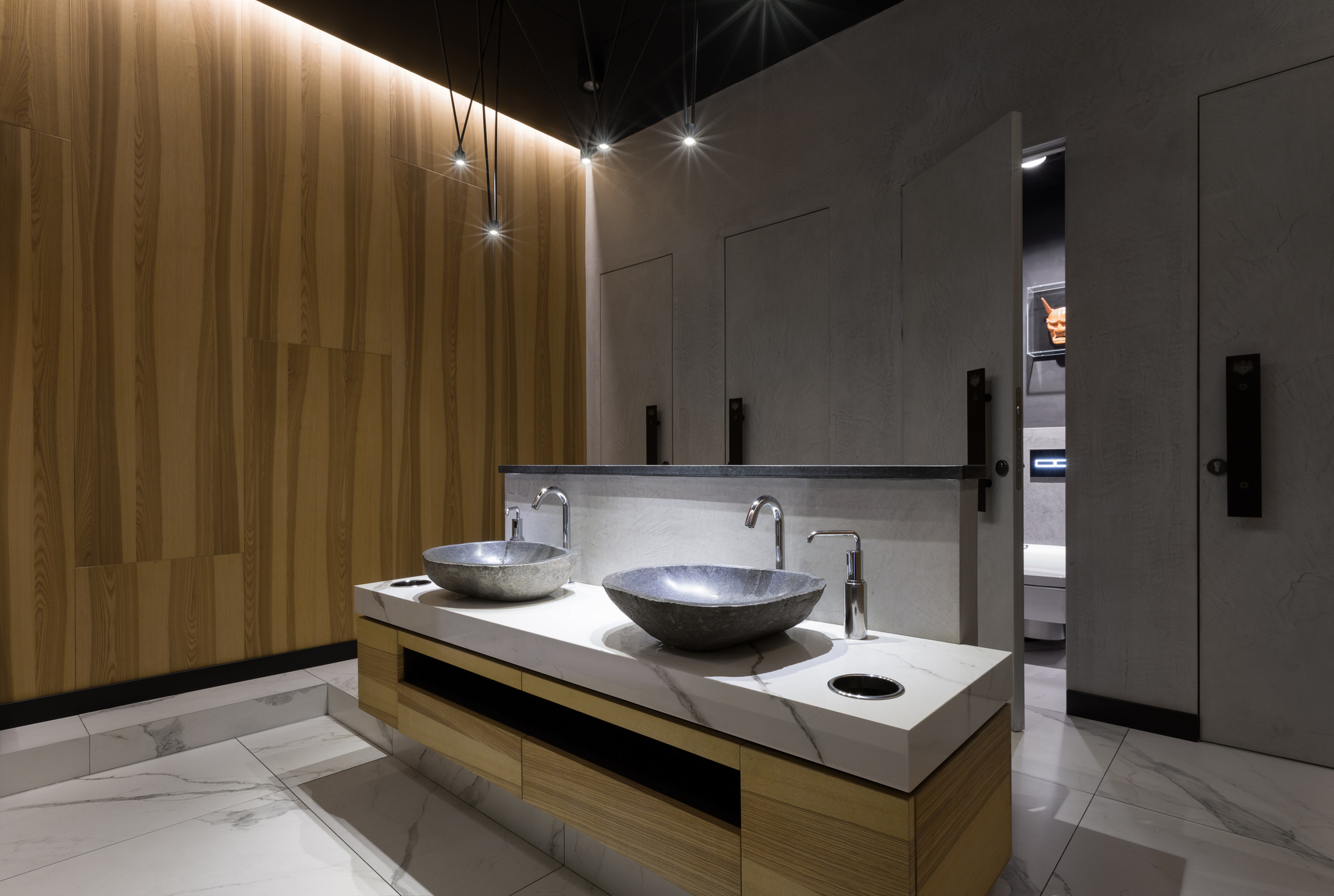Fujiwara Yoshi - Hospitality Snapshots