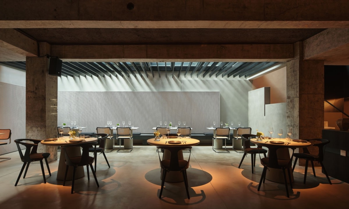 Shy Table Restaurant - Hospitality Snapshots