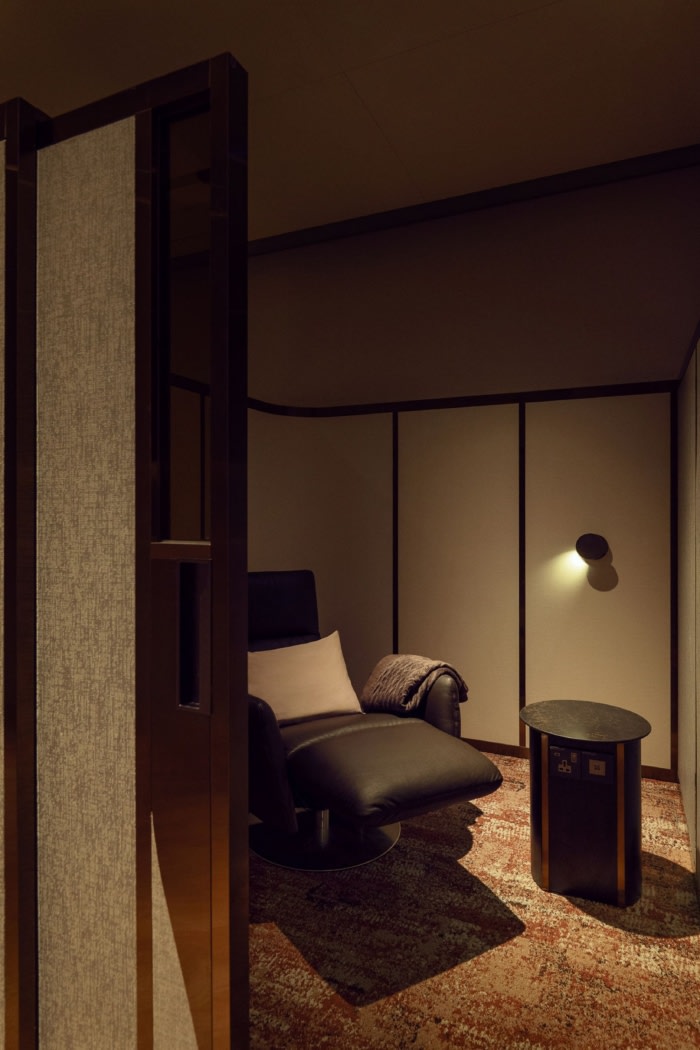 First Class SilverKris Lounge at Changi Terminal 2 - 0